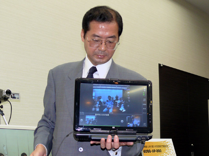 <b>DayConnect PRO Portableでどこでも会議が可能。プロトタイプでは日本HPのタブレットPCが採用されている</b>