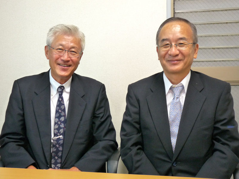 <b>クローバワークス代表取締役の門田次郎氏（左）とオリゾンシステムズ代表取締役の菅克夫氏</b>