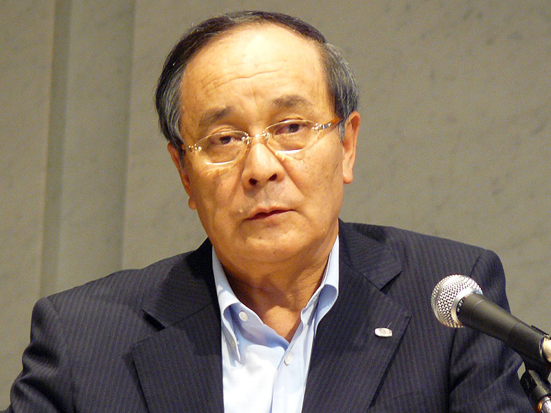 <strong>代表取締役社長を退く野副州旦氏（2009年7月の記者会見より）</strong>