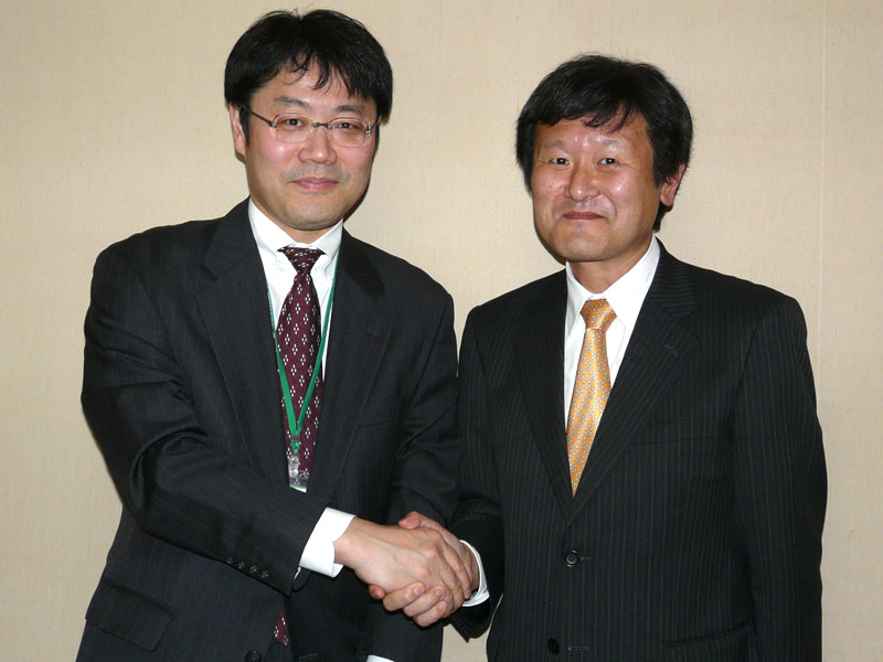 <strong>佐賀県CIOの川島宏一氏（左）と、マイクロソフト業務執行役員兼CTOの加治佐俊一氏</strong>