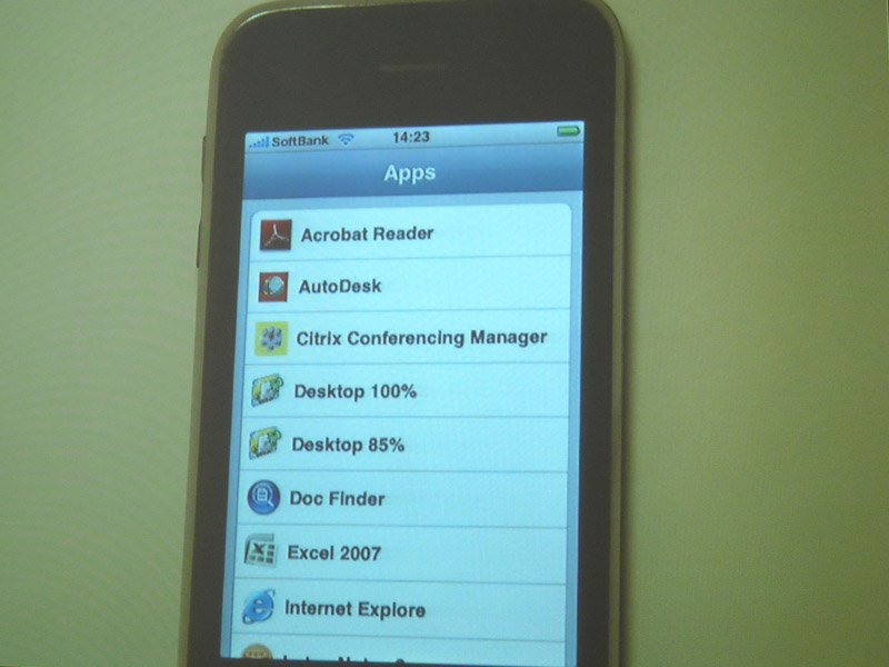 <b>Citrix Receiver for iPhoneの操作画面。iPhoneライクなUIから、各種アプリケーションやデスクトップにアクセス可能</b>