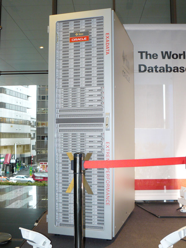 <strong>Exadata Database Machine Version 2</strong>