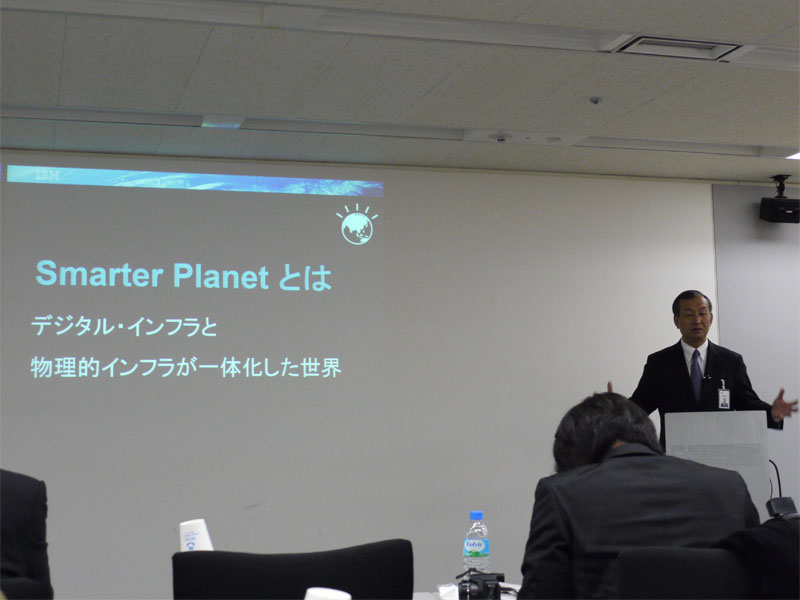 <strong>2009年2月、Smarter Planetのコンセプトを日本で初めて発表した橋本社長</strong>