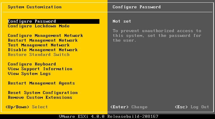 <b>ESXiサーバーのコンソール画面。このSystem Customizationでキーボードやパスワード、ネットワークの設定を行う</b>