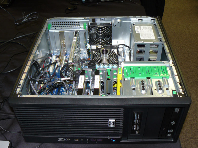 <strong>HP Z200 Workstationの内部</strong>