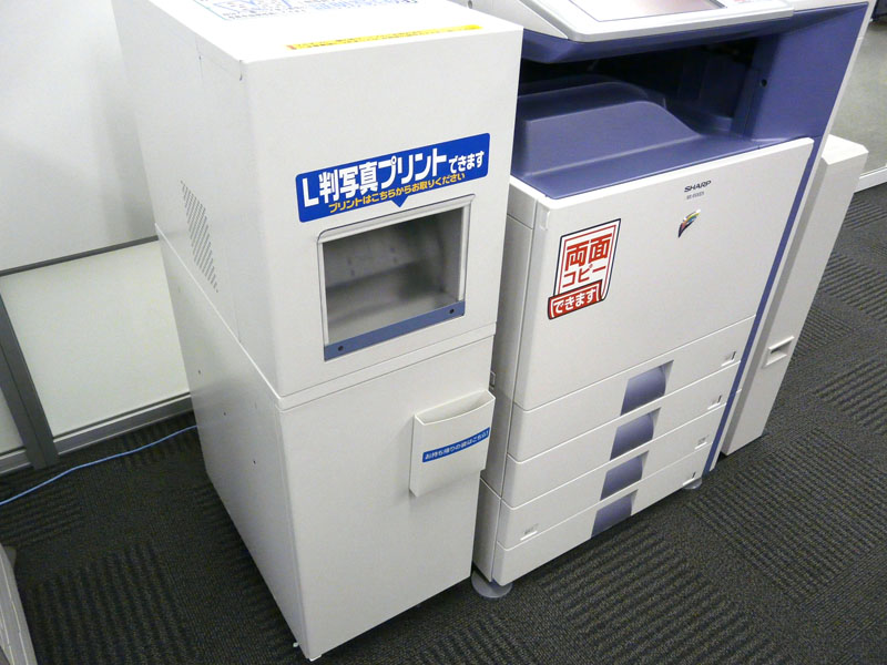 <strong>写真プリントサービス用の機器</strong>