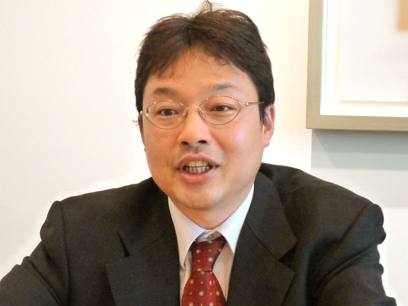 <strong>タカハシ氏</strong>